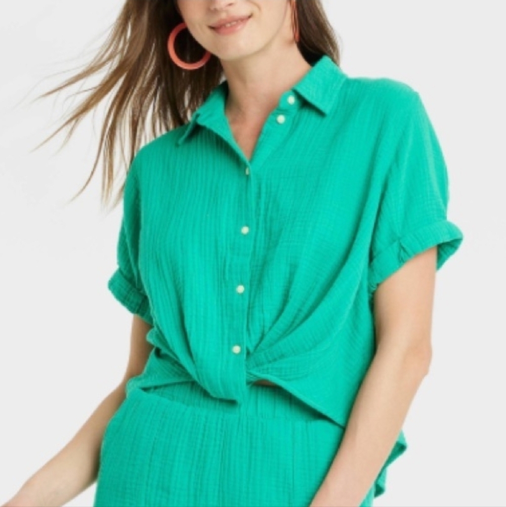 Universal Thread Green Button-Down Short Sleeve Shirt